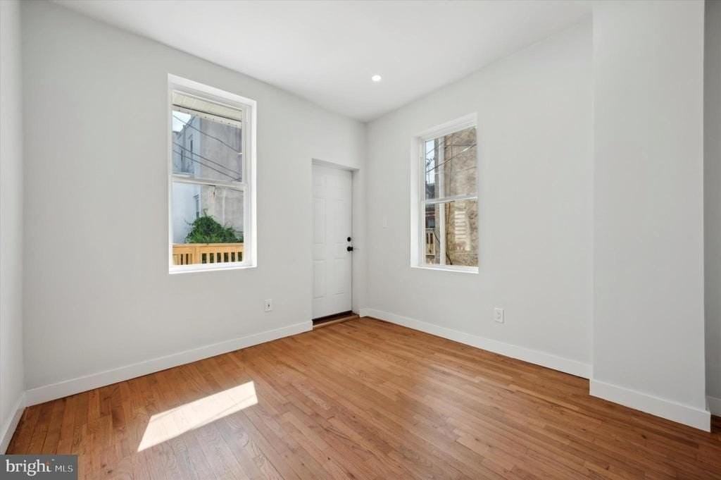 647 N 33rd St - Photo 4 of 17