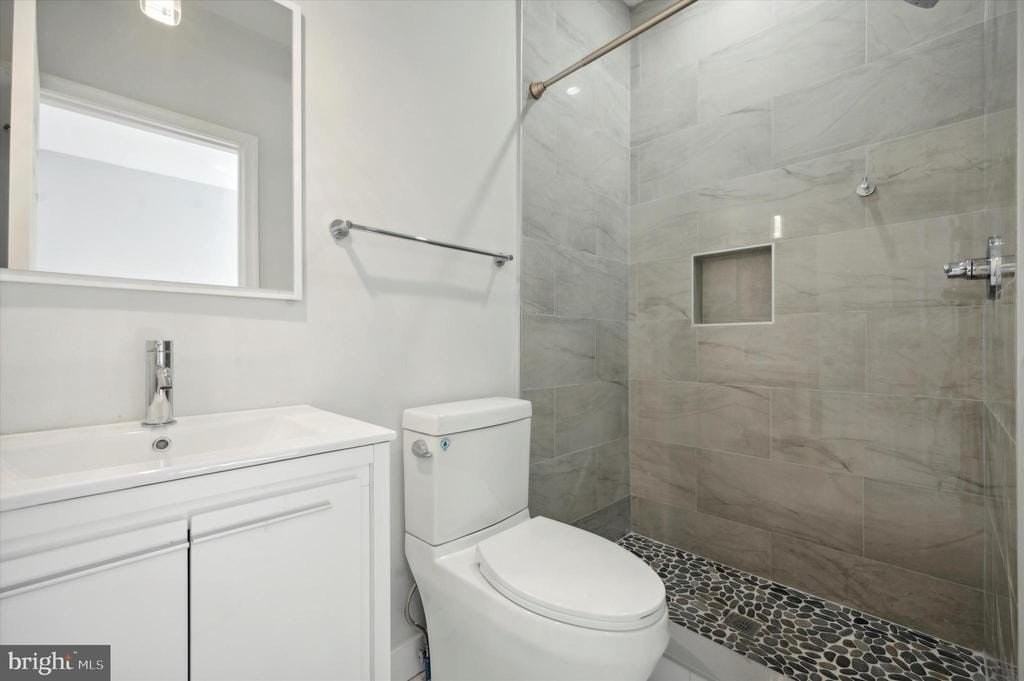 647 N 33rd St - Photo 5 of 17