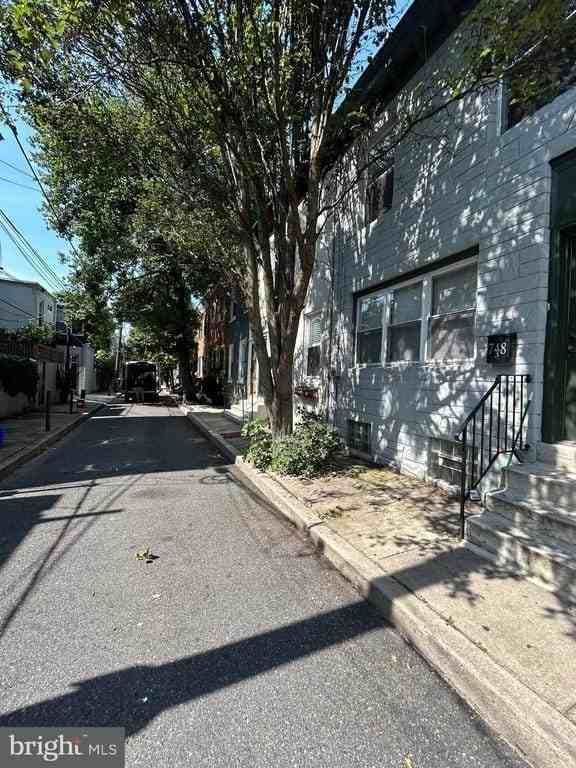 748 S Harshaw St - Photo 2 of 23
