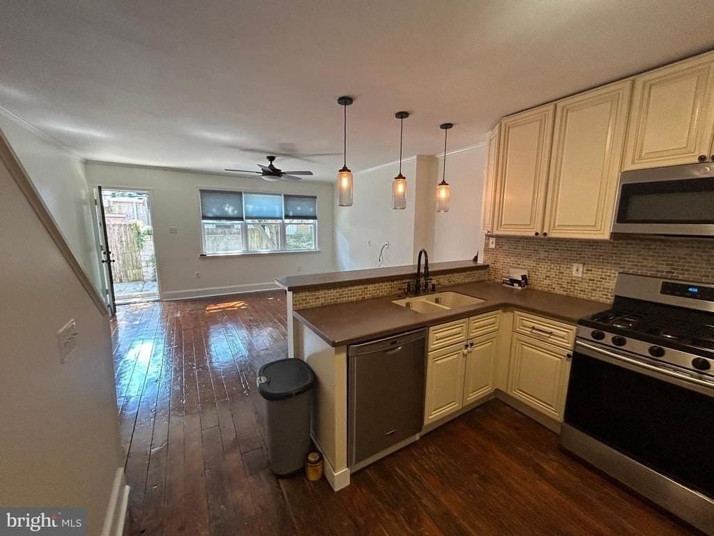 748 S Harshaw St - Photo 5 of 23