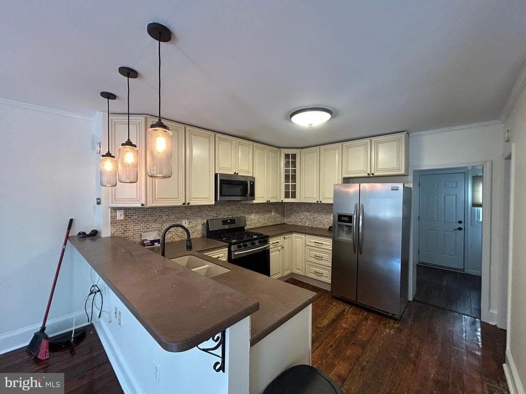 748 S Harshaw St - Photo 6 of 23