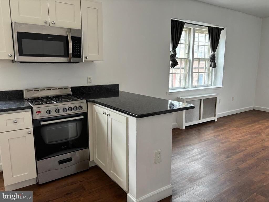 676 Perth Pl - Photo 3 of 43