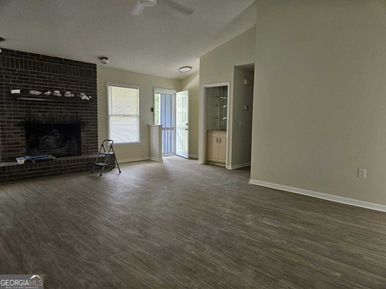 220 Courtney Way - Photo 6 of 13