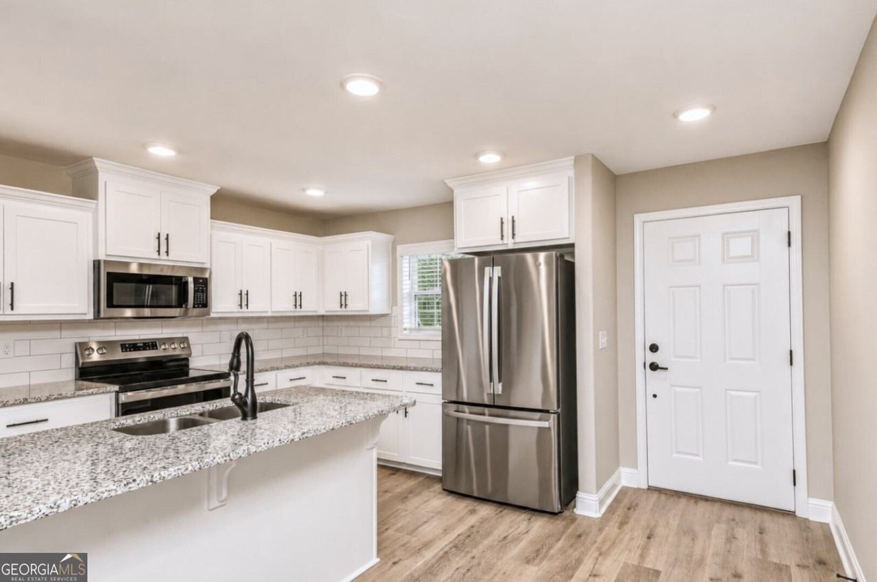 419 Madison Ave - Photo 4 of 38