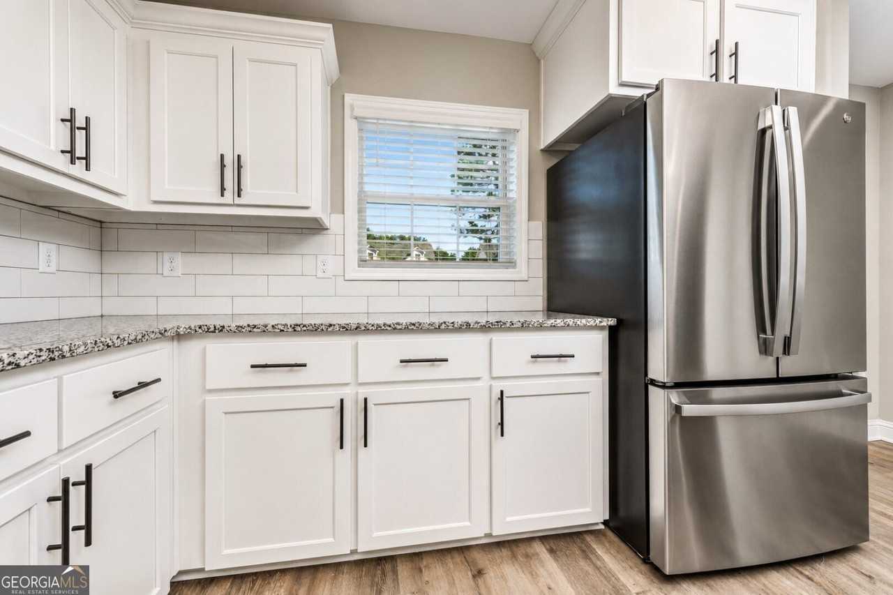 419 Madison Ave - Photo 6 of 38