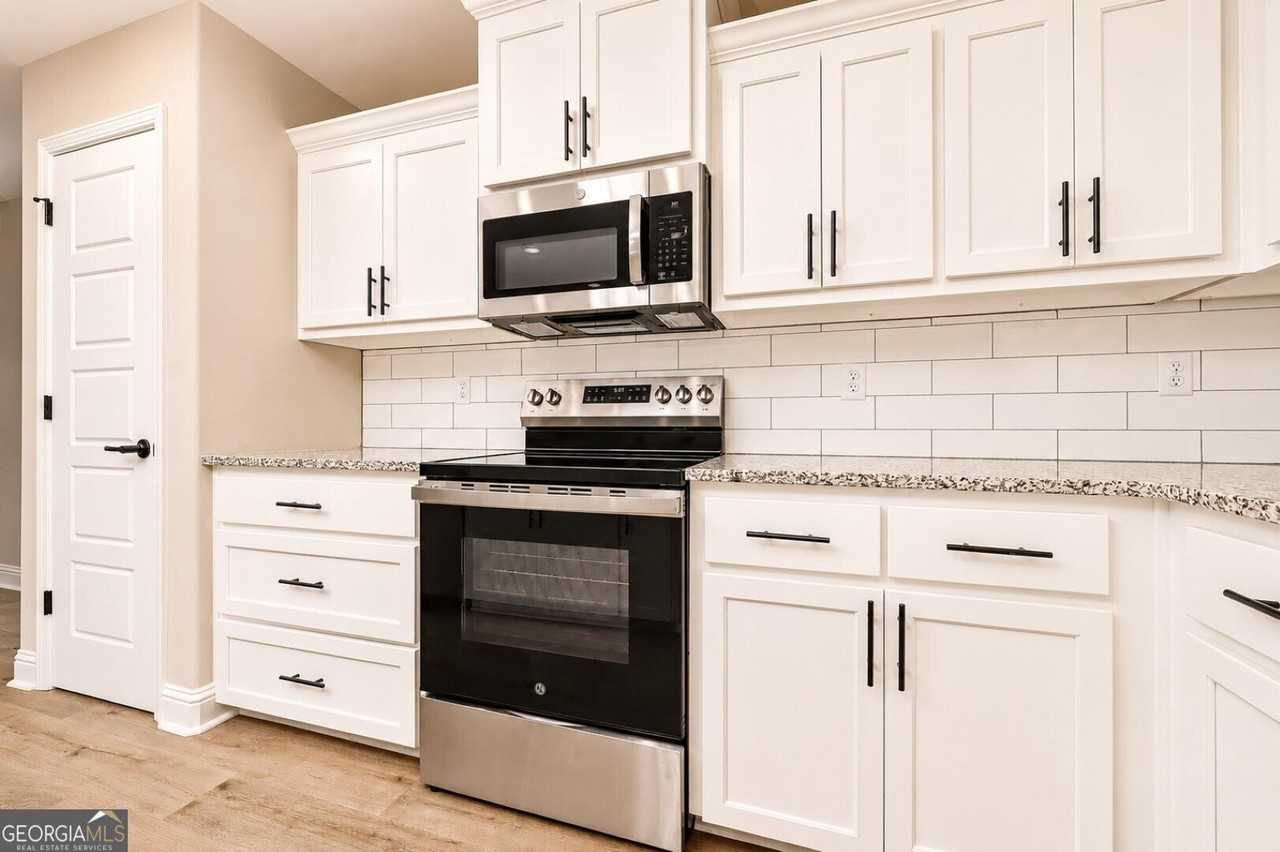 419 Madison Ave - Photo 7 of 38