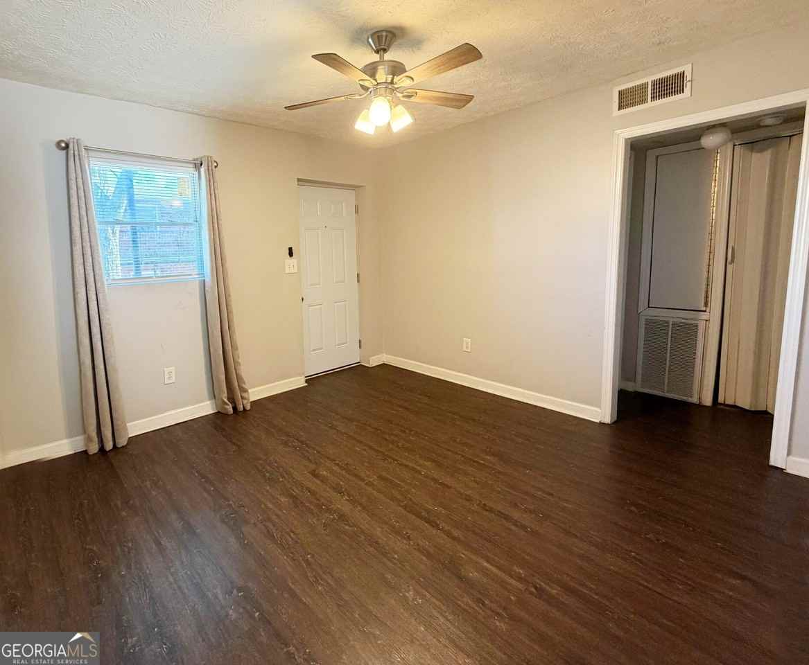 420 Rawson St Sw #3 - Photo 3 of 9
