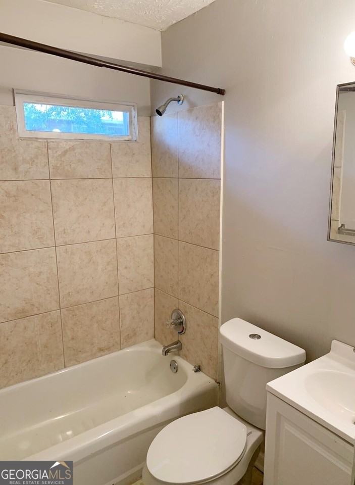420 Rawson St Sw #3 - Photo 6 of 9