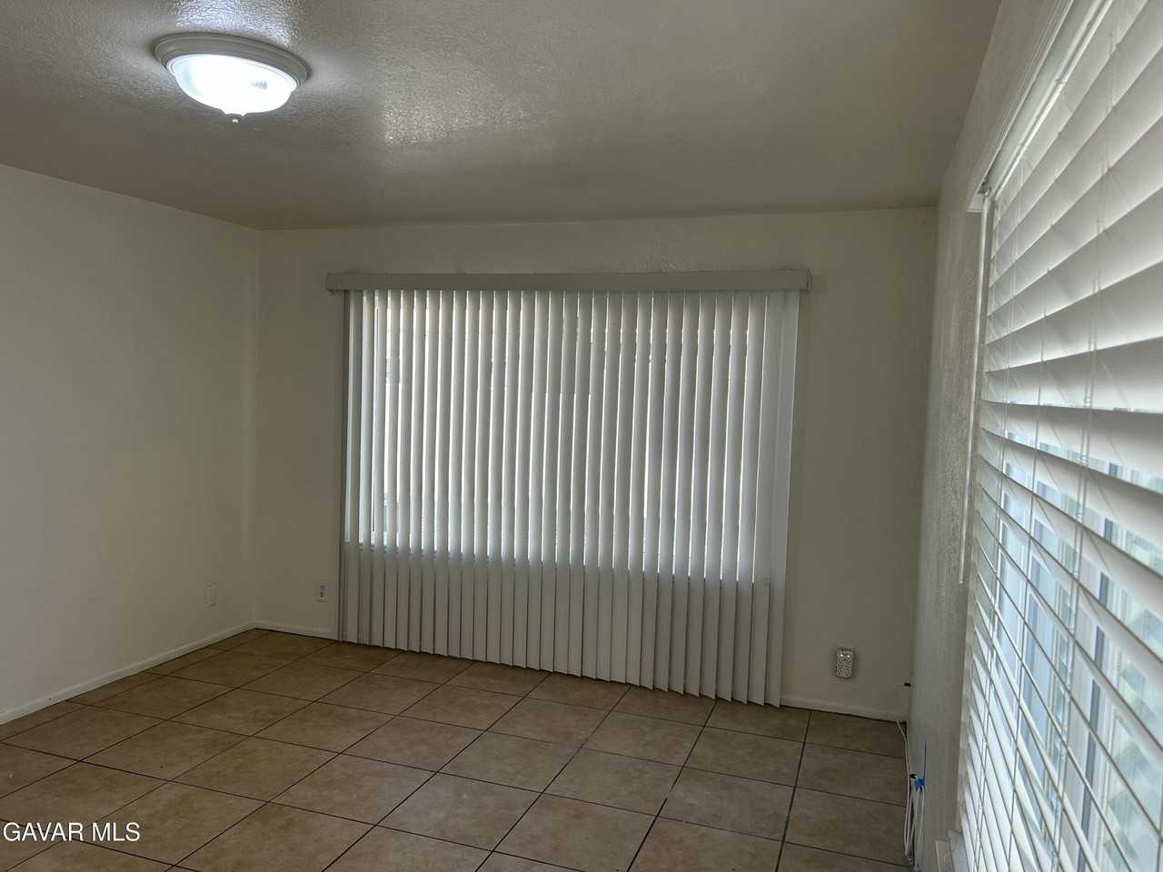 3621 W Avenue K15 - Photo 4 of 38