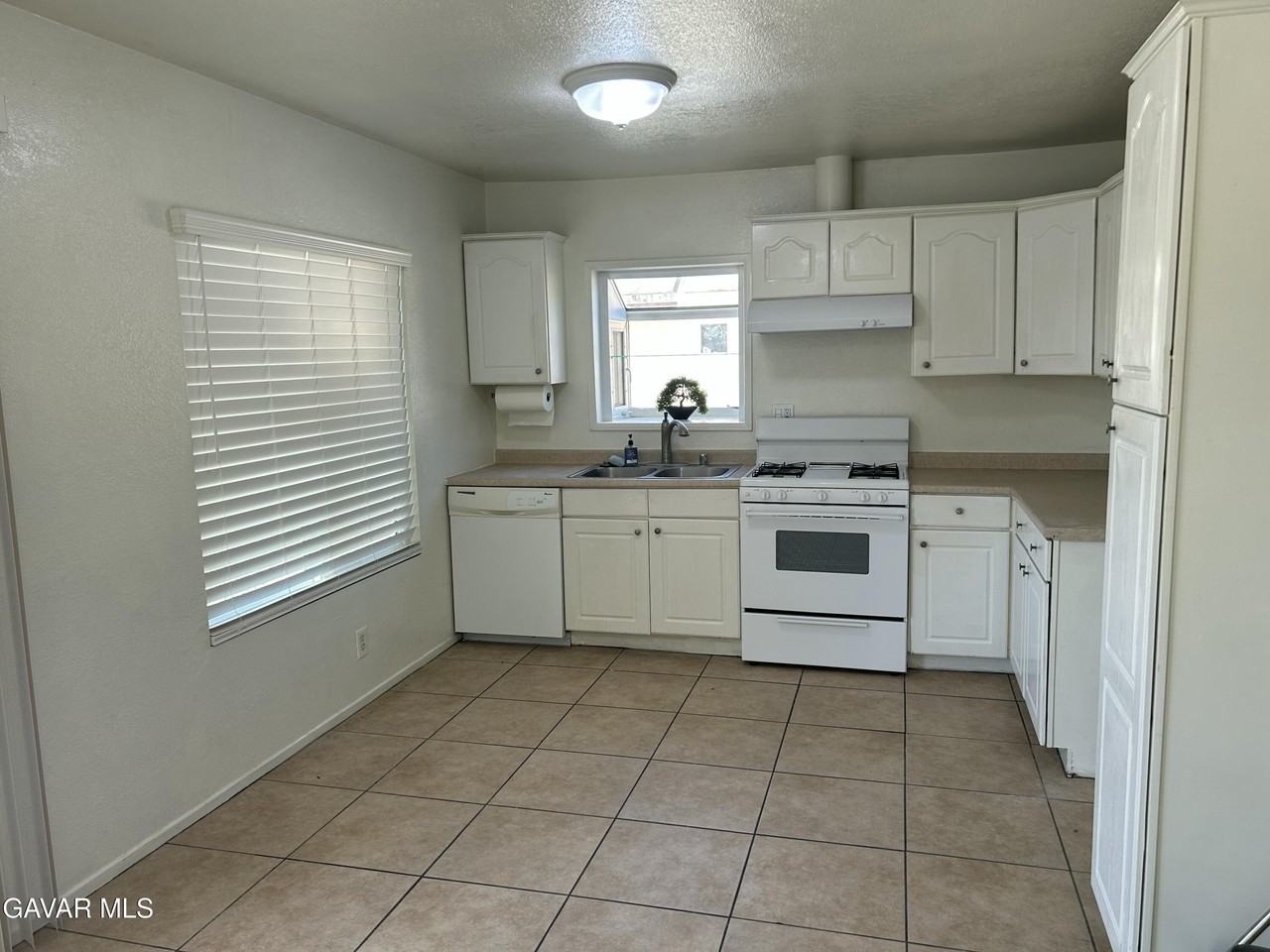 3621 W Avenue K15 - Photo 6 of 38