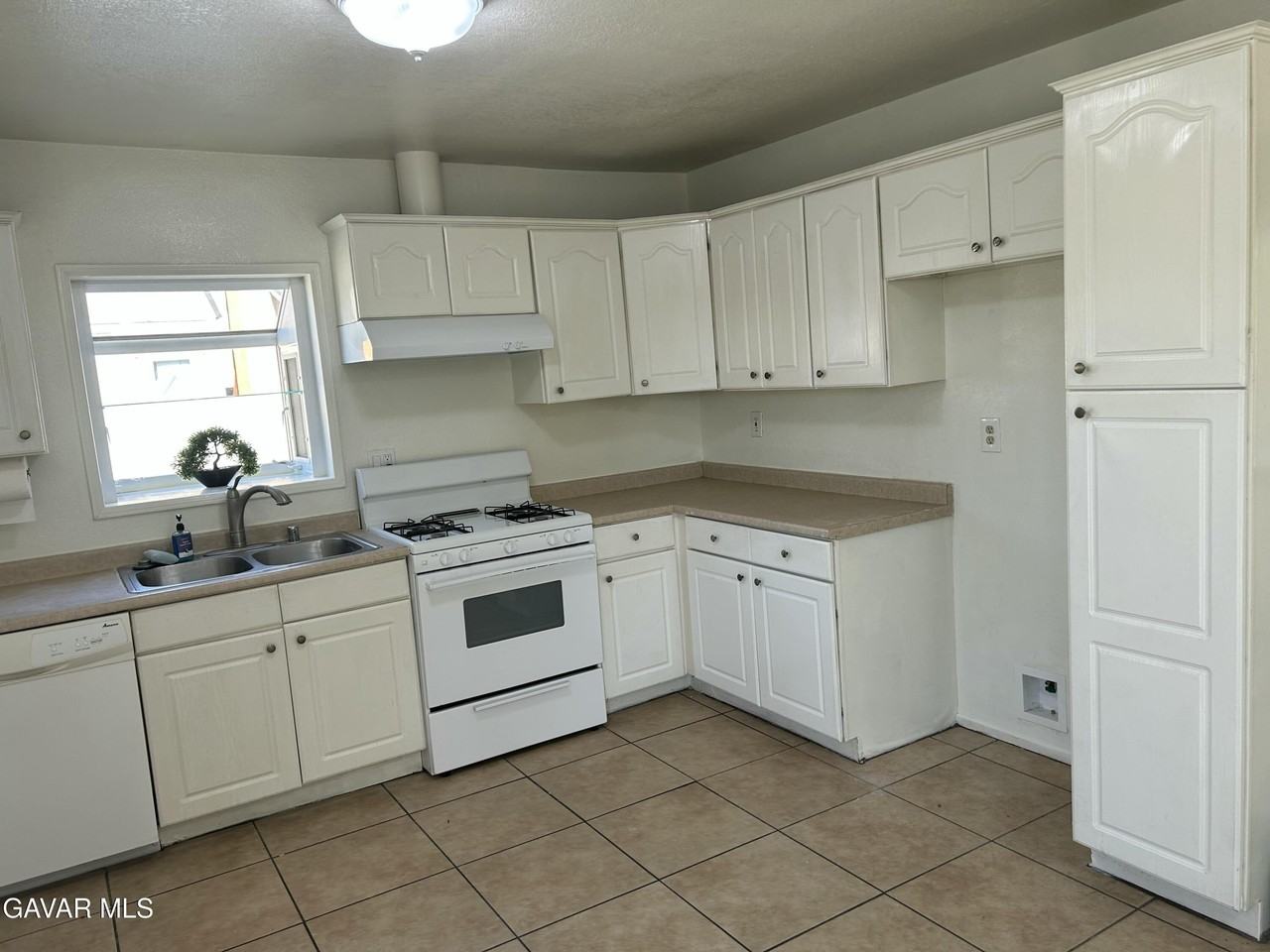 3621 W Avenue K15 - Photo 7 of 38