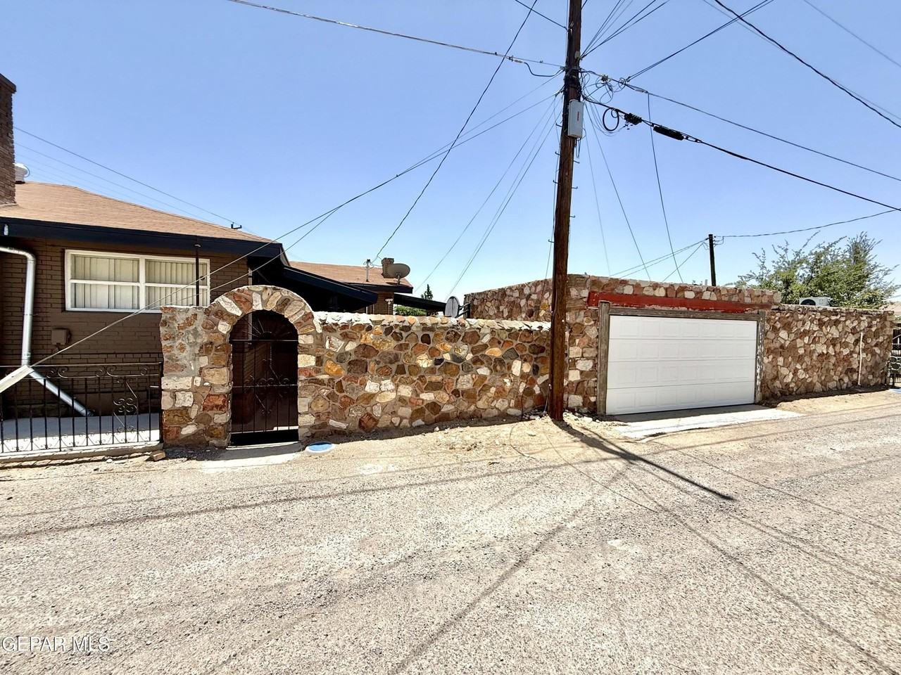 1709 N Stevens St - Photo 2 of 24