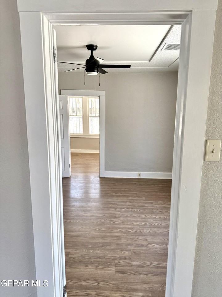 1709 N Stevens St - Photo 5 of 24