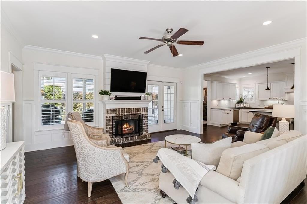 1077 Sinclair Pointe - Photo 3 of 34