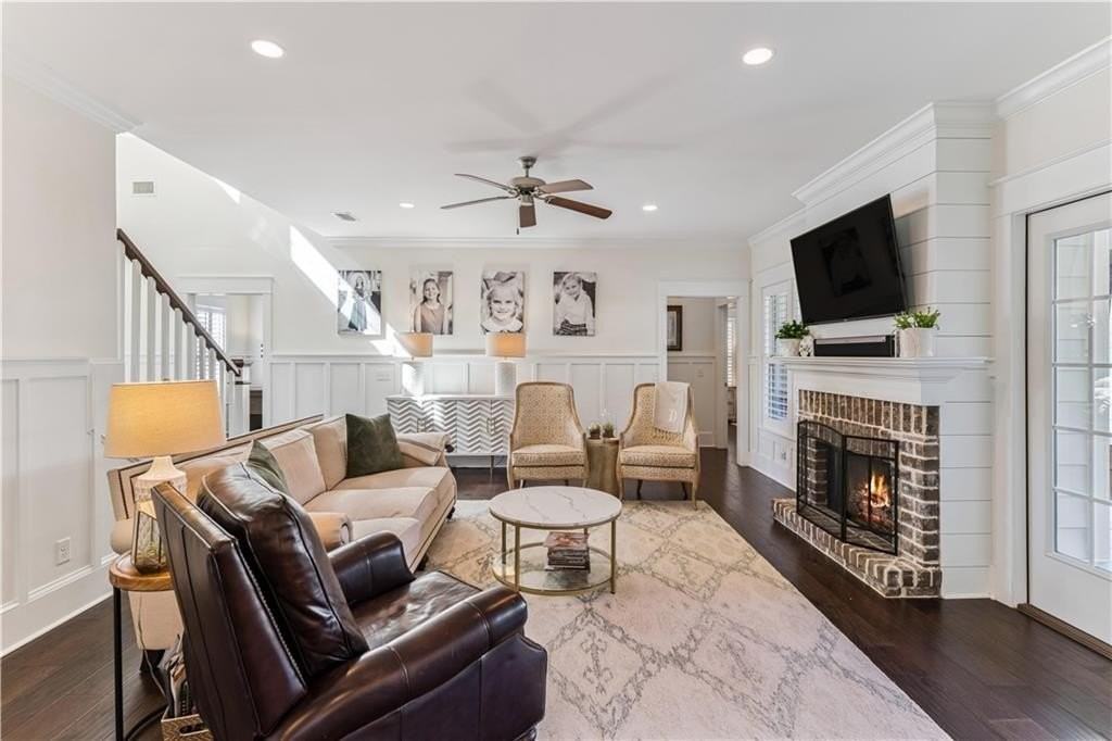 1077 Sinclair Pointe - Photo 4 of 34