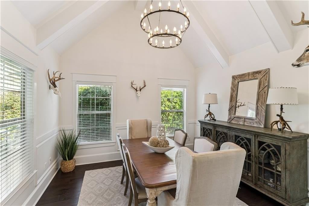 1077 Sinclair Pointe - Photo 6 of 34