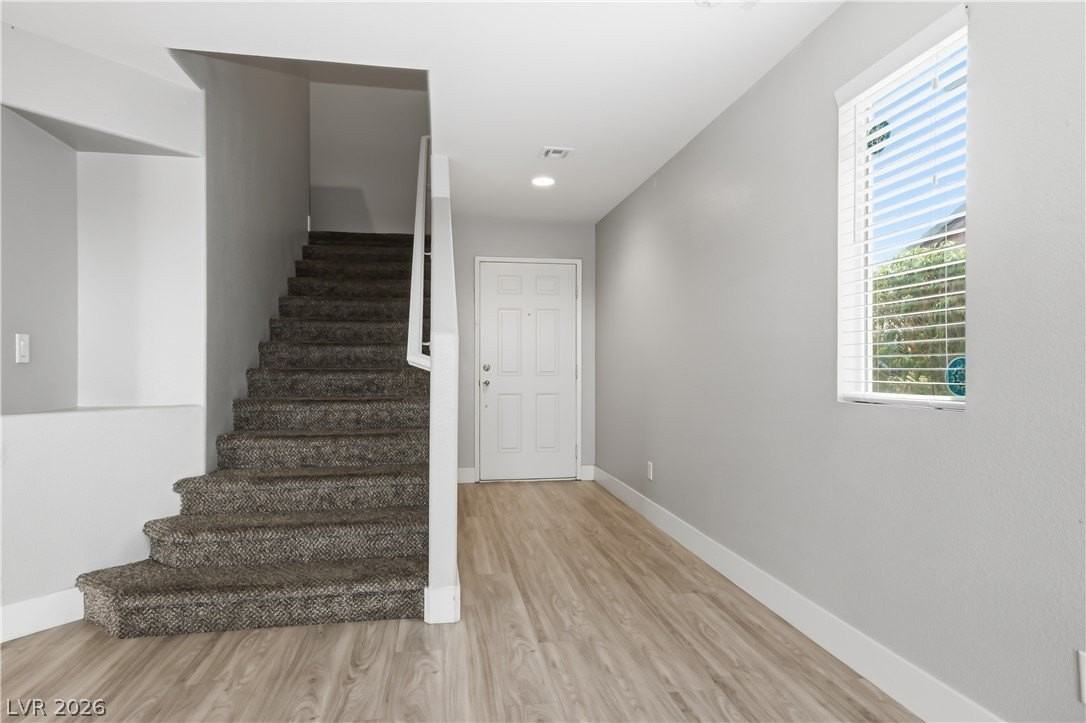 8910 Marble Light Ave - Photo 5 of 32