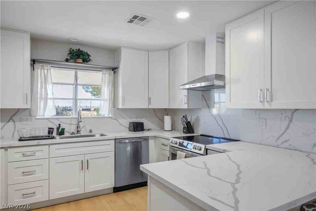 6990 W Richmar Ave - Photo 4 of 41