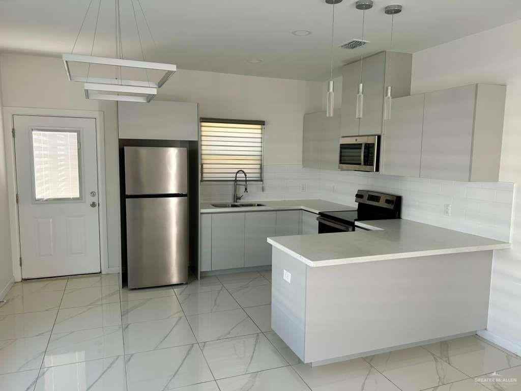 3512 S Dominique Dr - Photo 4 of 15