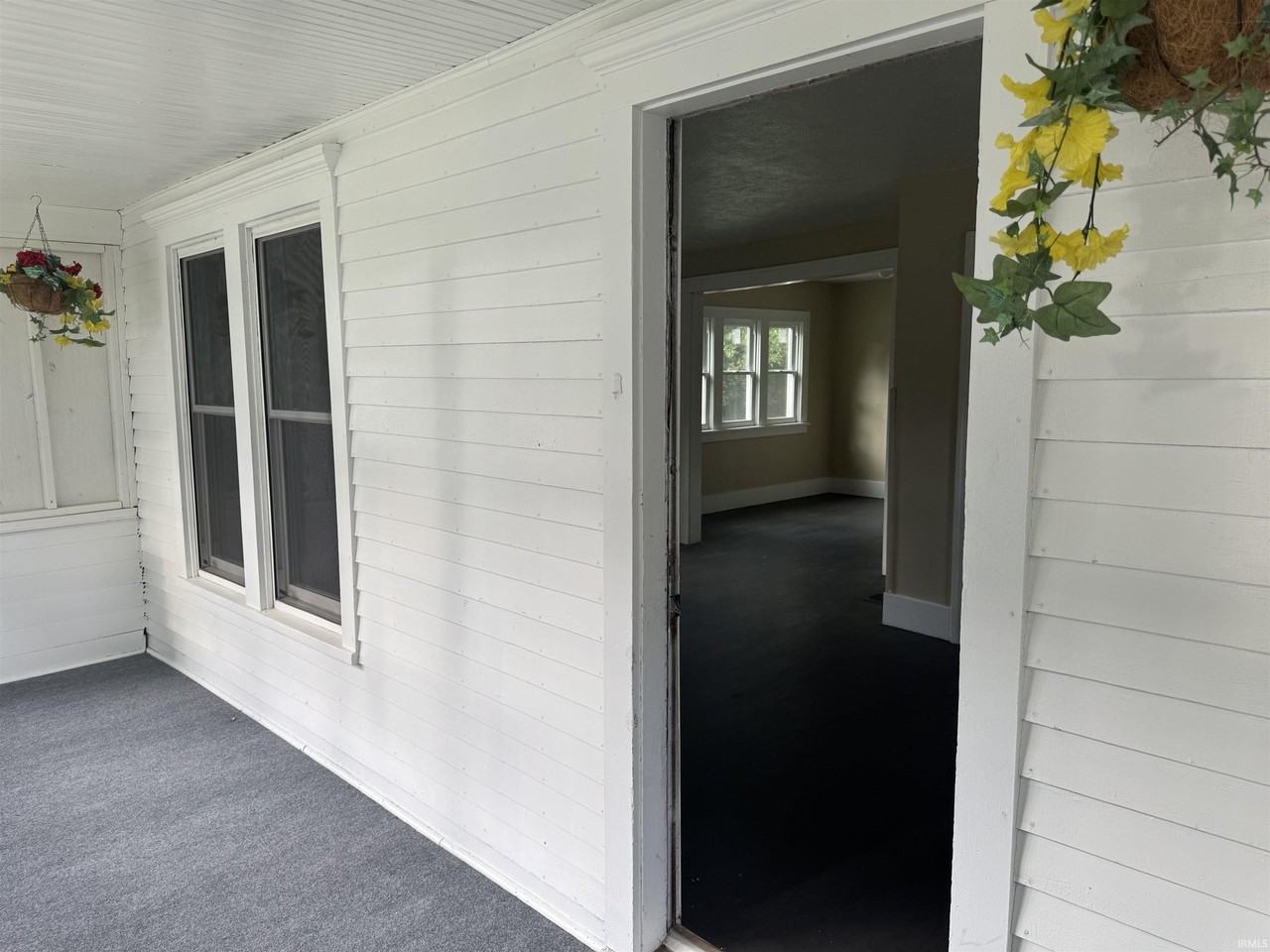 1134 Johnson St - Photo 4 of 24