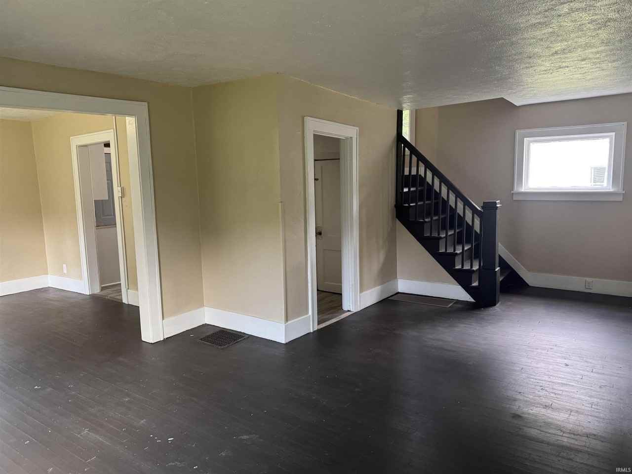 1134 Johnson St - Photo 6 of 24
