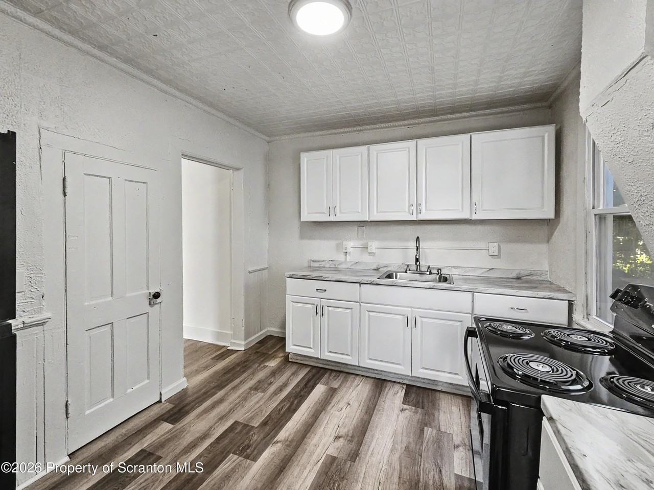 602 Prospect Ave - Photo 4 of 16