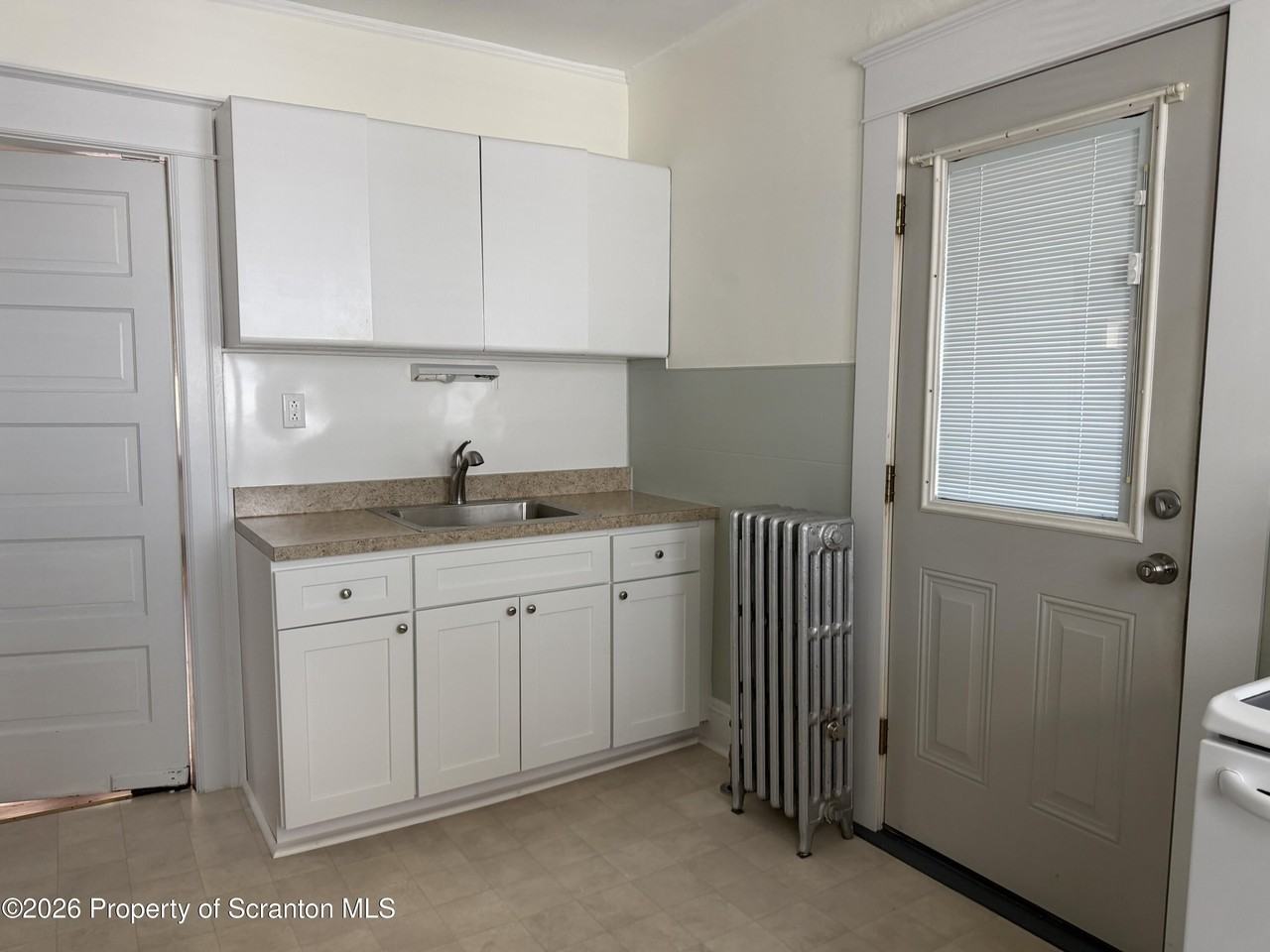 715 Hemlock St - Photo 2 of 8