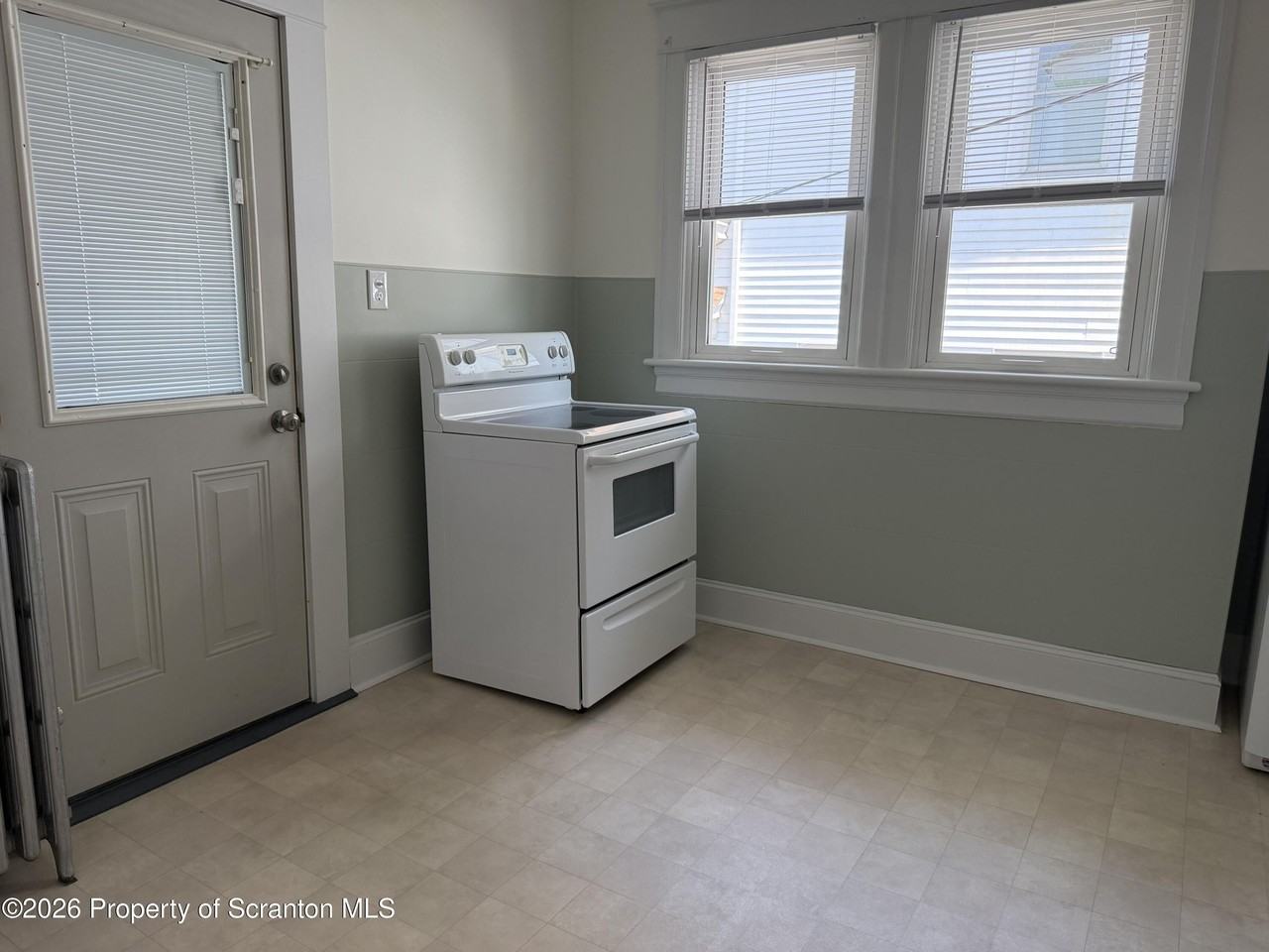715 Hemlock St - Photo 3 of 8