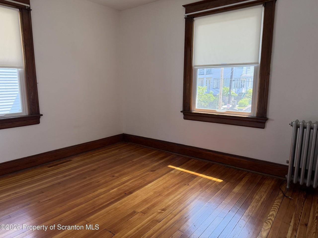715 Hemlock St - Photo 5 of 8