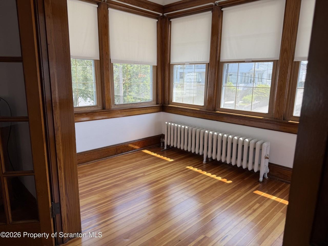 715 Hemlock St - Photo 6 of 8