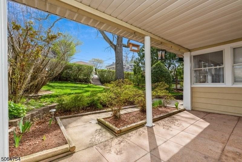 1244 Birch St #B - Photo 3 of 21