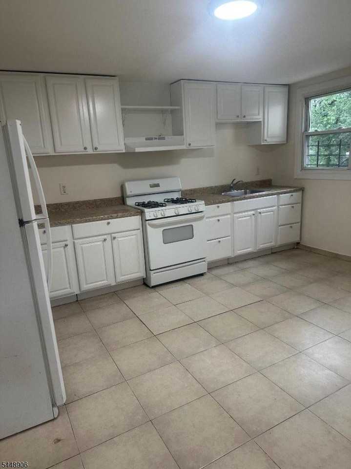417 Franklin St - Photo 2 of 5