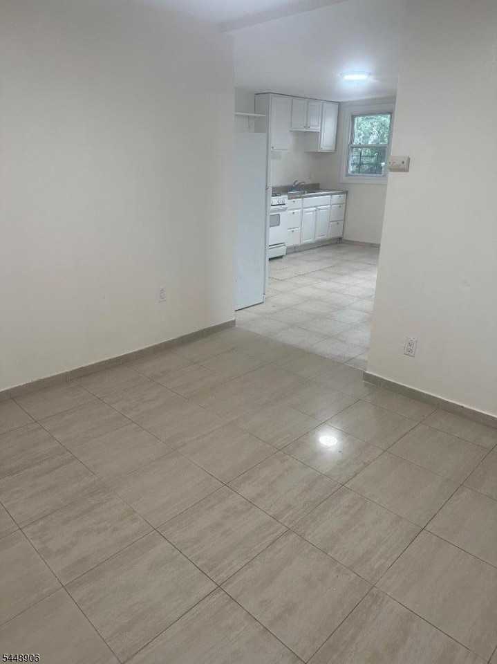 417 Franklin St - Photo 4 of 5