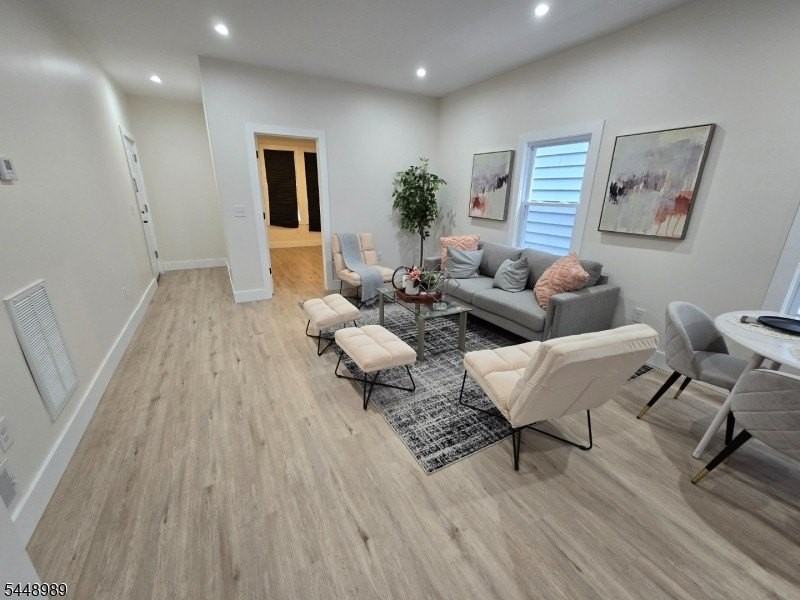 13 Edwin Pl - Photo 4 of 12