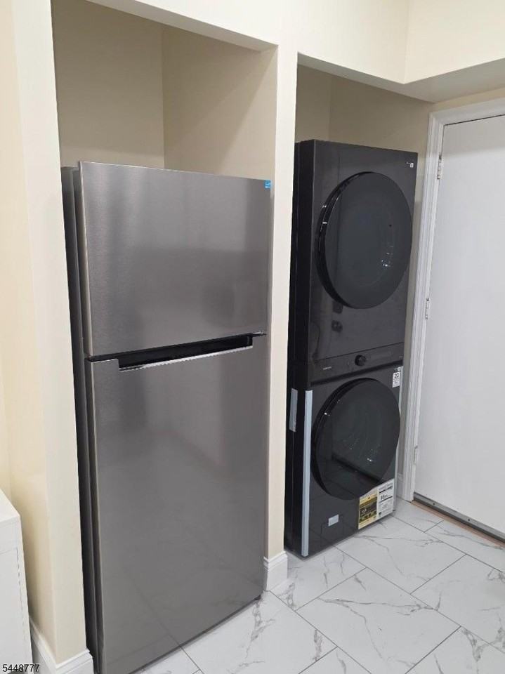 212 Park Ave - Photo 4 of 15