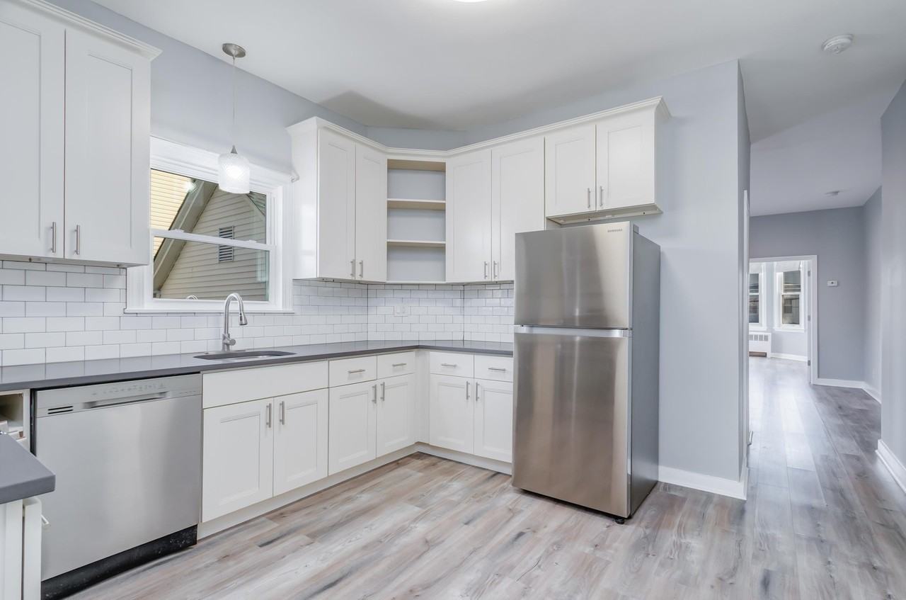86 W 27th St #4 - Photo 2 of 13