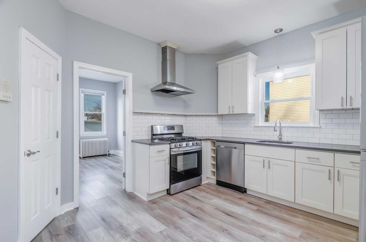 86 W 27th St #4 - Photo 3 of 13