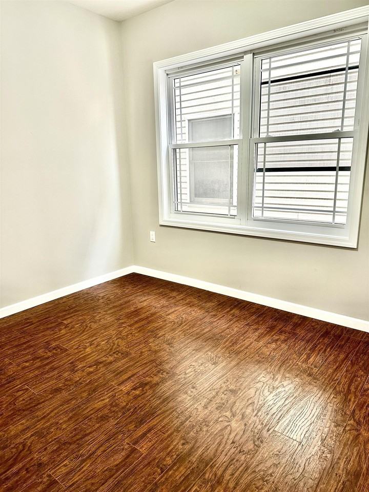 40 Vroom St #3B - Photo 3 of 16