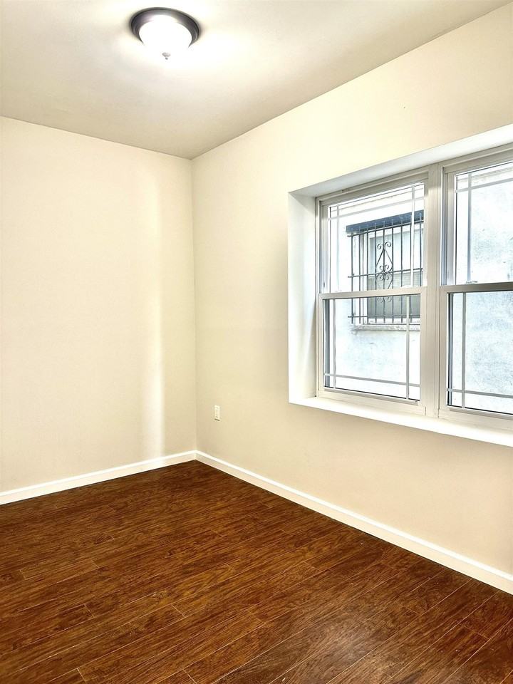 40 Vroom St #3B - Photo 5 of 16