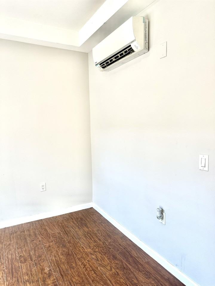 40 Vroom St #3B - Photo 6 of 16