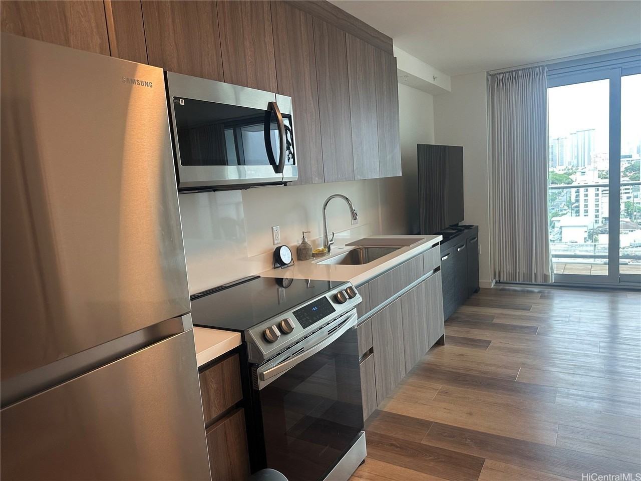 1515 Liona St #1210 - Photo 2 of 11