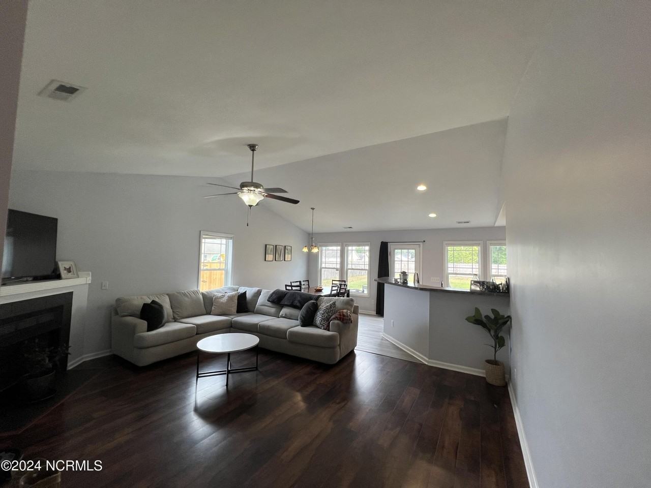 102 Gobblers Way - Photo 4 of 20