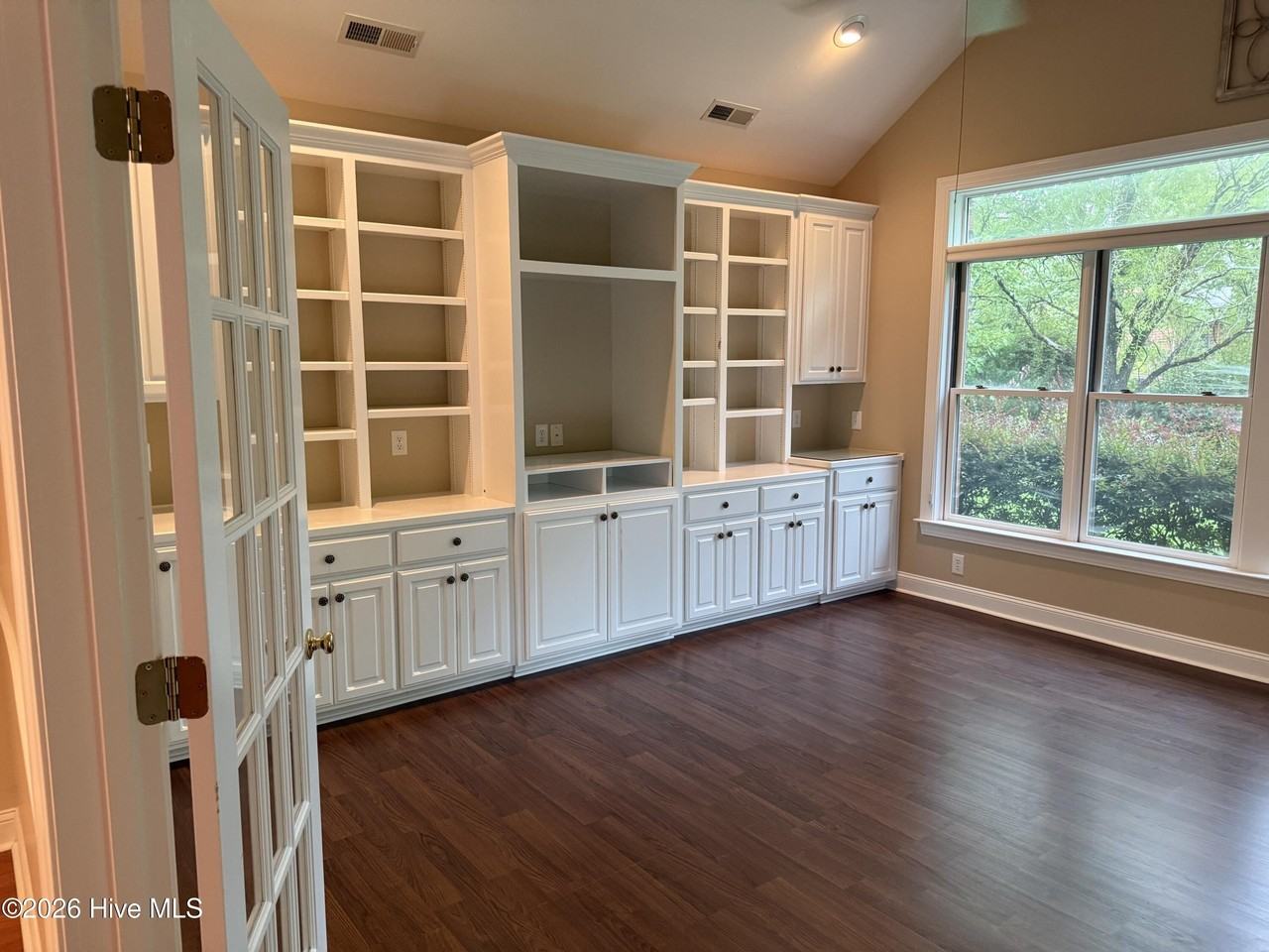 309 Village Green Dr - Photo 5 of 29