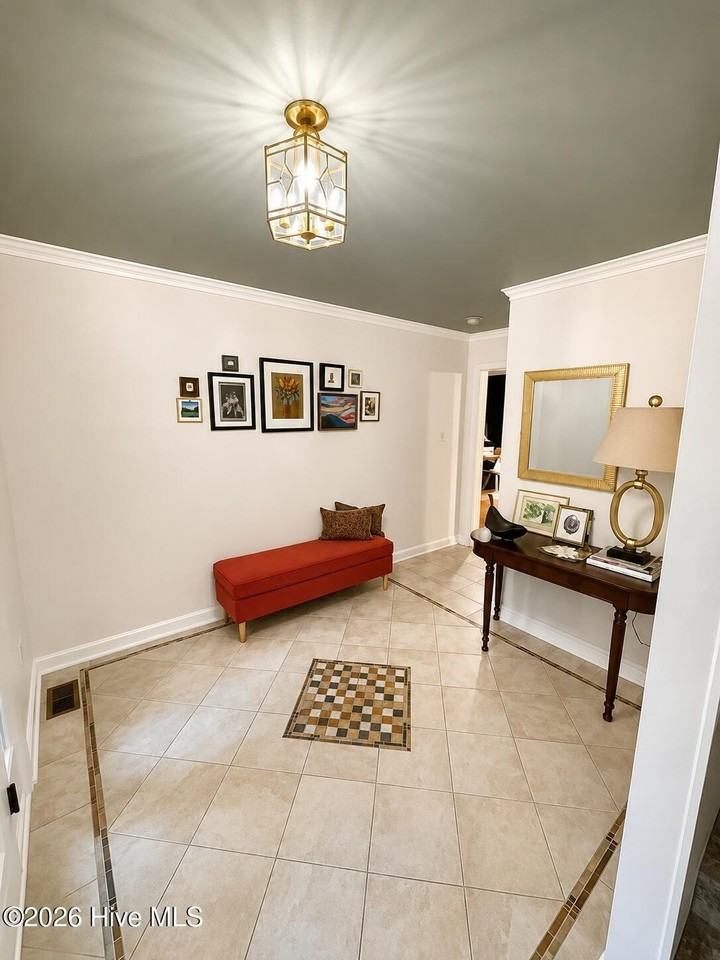 265 Broadmeade Dr - Photo 2 of 19