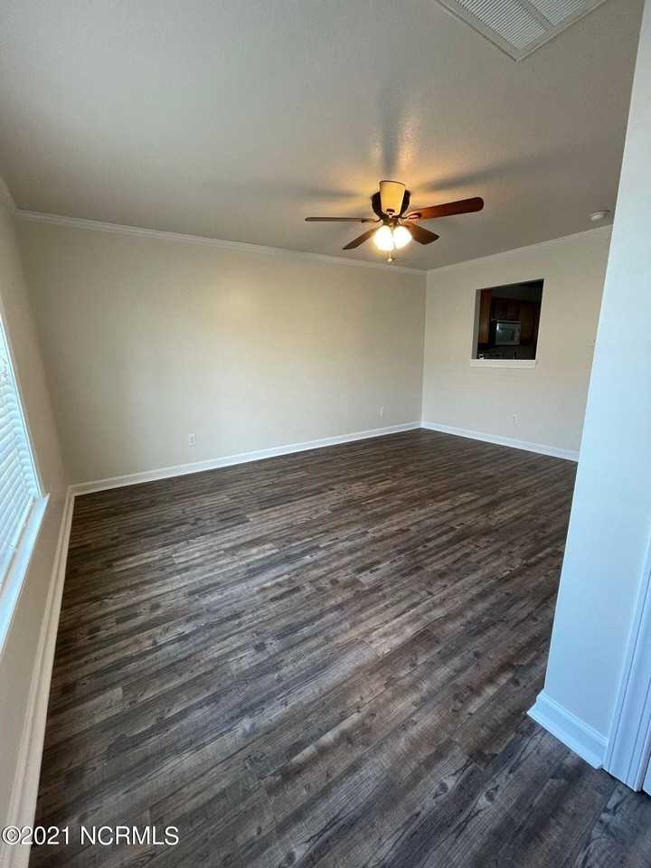 206 Bridgewood Dr - Photo 2 of 11