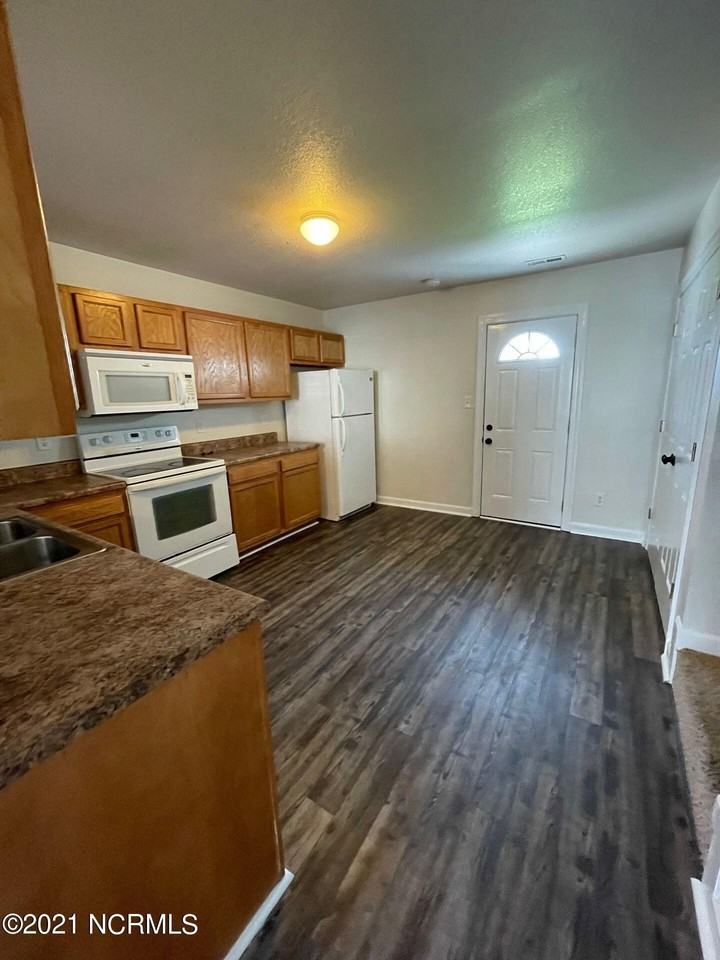 206 Bridgewood Dr - Photo 4 of 11