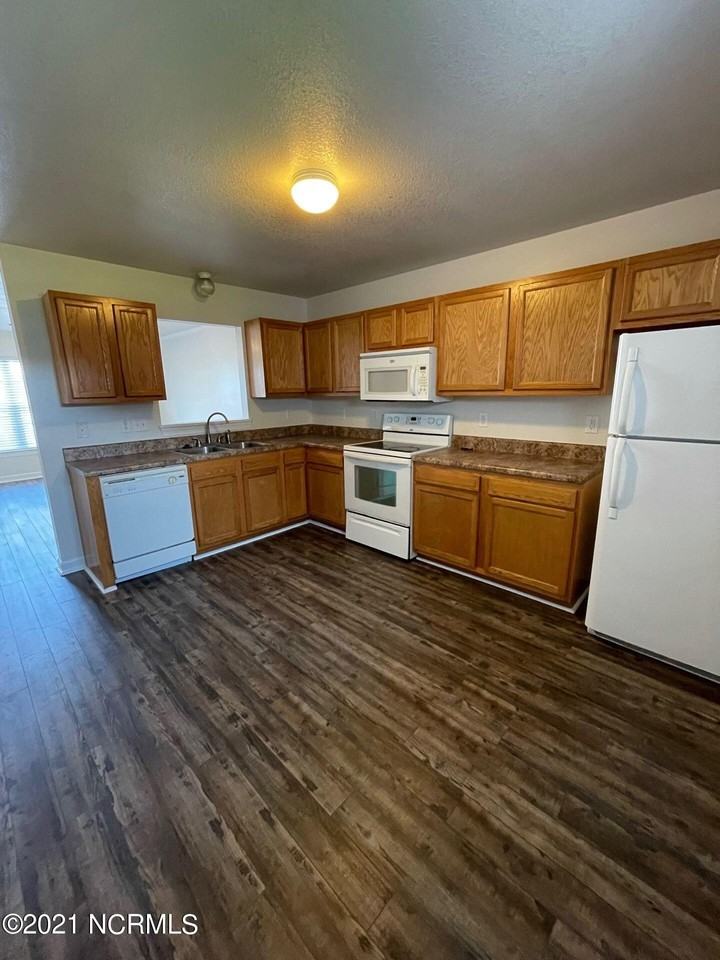 206 Bridgewood Dr - Photo 5 of 11