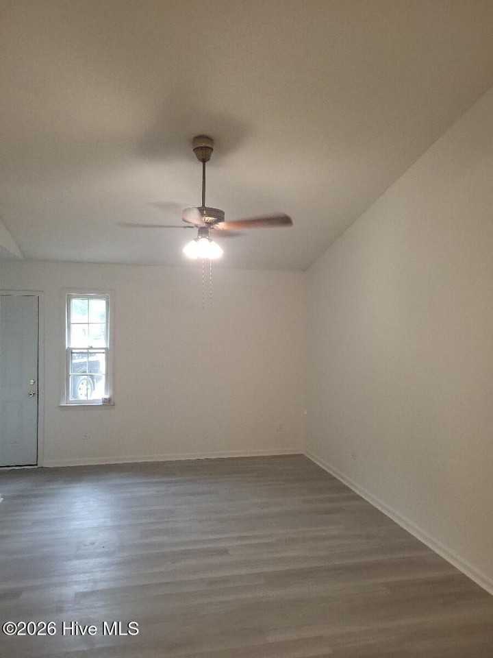 315 Cedar Creek Dr - Photo 2 of 8
