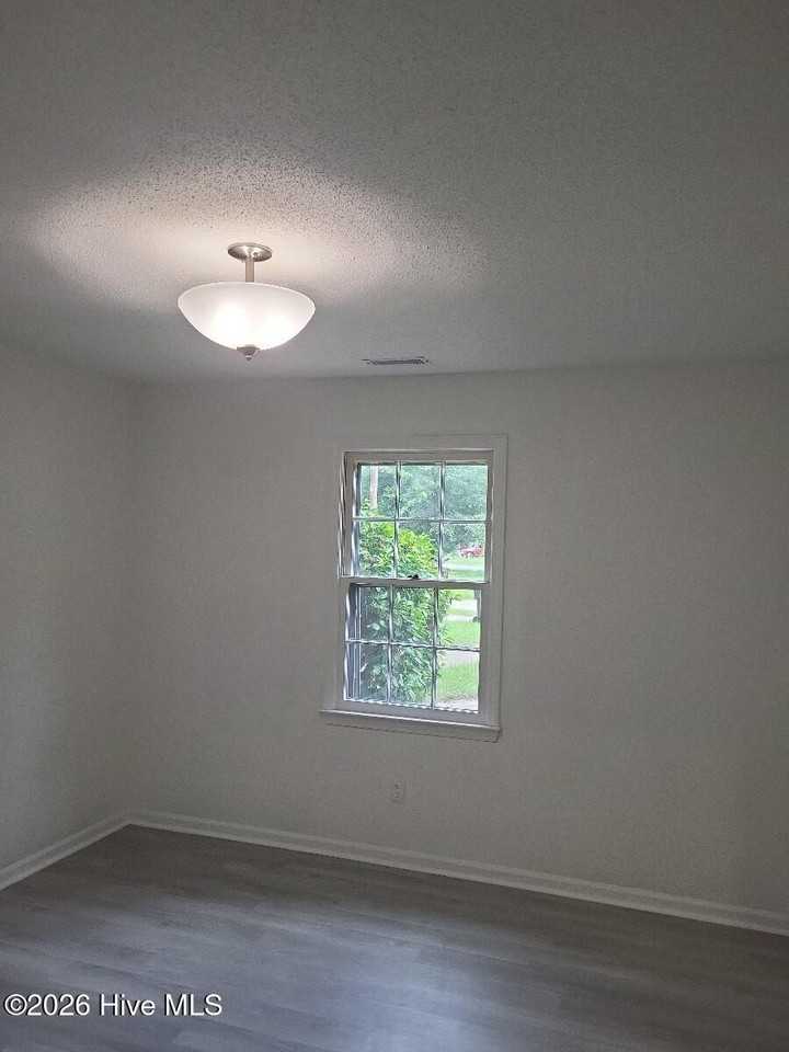 315 Cedar Creek Dr - Photo 5 of 8