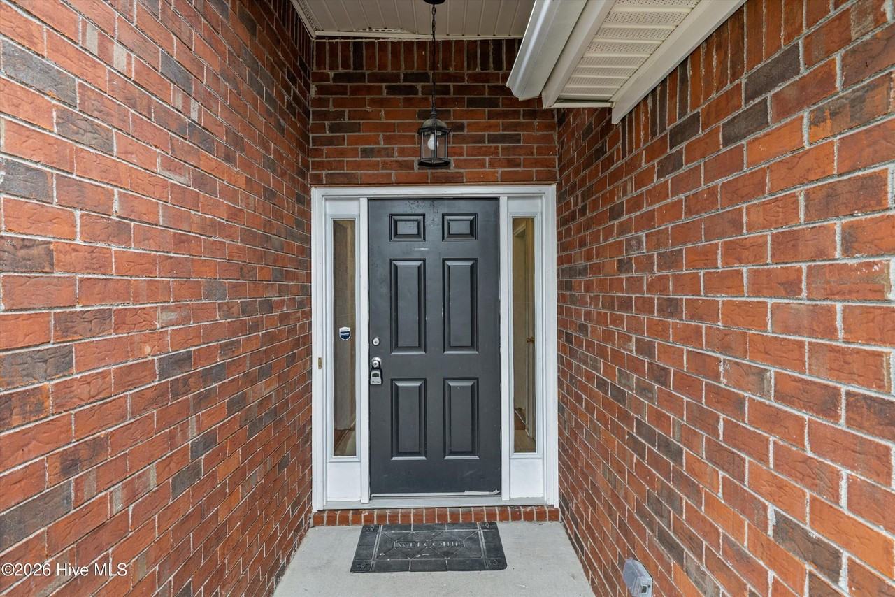 546 Jackson St - Photo 3 of 40
